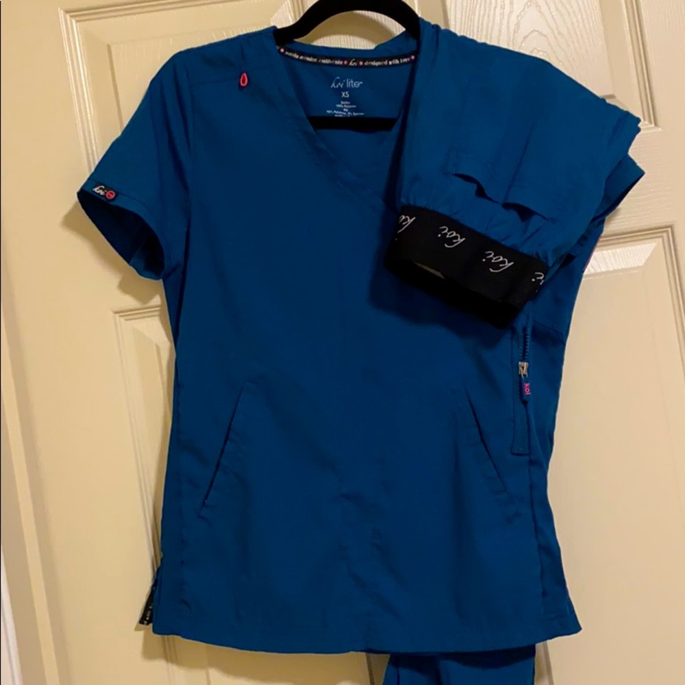 Koi teal colored scrub set